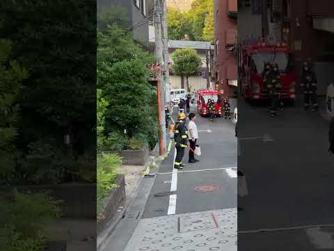 消防車　緊急車両　消防車　はしご車　火事？現場撤収救急車 #消防 #消防車 #消防車両 #緊急車 #緊急車両 #緊急出動#はしご車 #Ambulance#shorts#緊急走行#サイレン#119