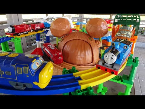 Thomas the Tank Engine & Chuggington ☆ Disney Mountain and Plarail Colorful Course