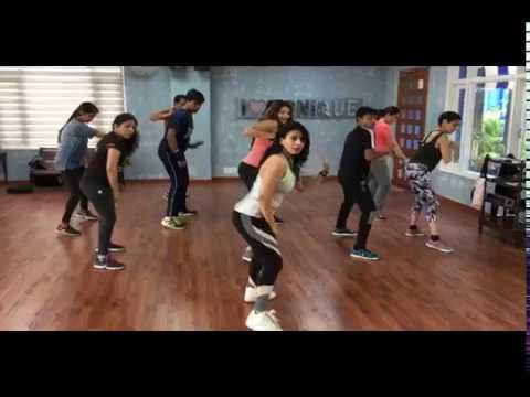 BUM BUM TAM TAM | MC FIOTI " ZUMBA FITNESS | ZIN MANISHA | TONIQUE STUDIO