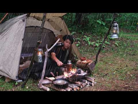 Camping in Heavy Rain Making Log Side Table (ASMR / Bushcraft)