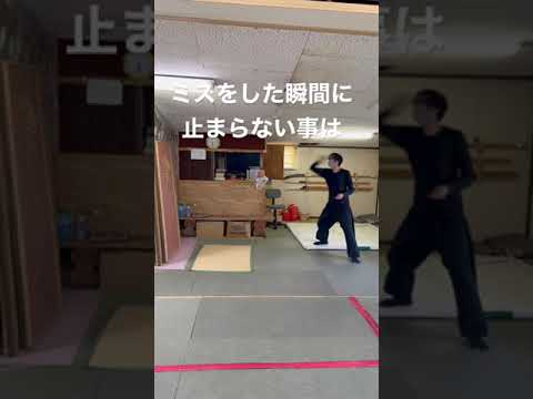 動きながら手裏剣を打つ稽古  Throwing shuriken while moving