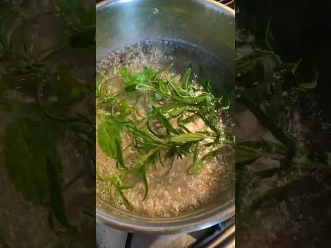 How To Make Rosemary Mint Water For Hair Growth! 🌱 #rosemarywater #haircare #hairgrowth