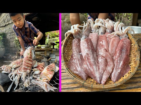 Smart son cook Long squid for mom - Grilled squid cooking - Chef Seyhak