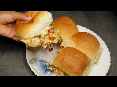 Cheesy Chicken Bliss Sliders: Melt-in-Your-Mouth Goodness!"