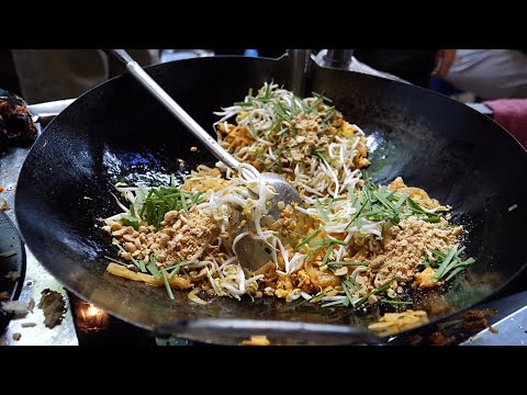 Full seats every day! Laos style egg noodles, fried rice / Laos street food