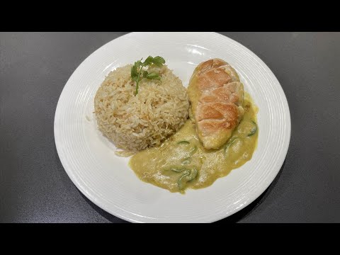 Chicken with curry sauce ( دجاج مع صوص الكاري )