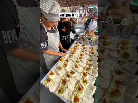 Ahmedabad’s Most Viral Vadapav Girls #vadapavgirl #trending #viralvideo #vadapav #ahmedabad #shorts