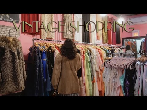 Vintage Shopping in Toronto - Kensington Market and Queen St | Carolina Pinglo