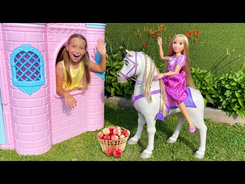 Sofia and a funny video about Dolls Princesses and a farm for royal pets