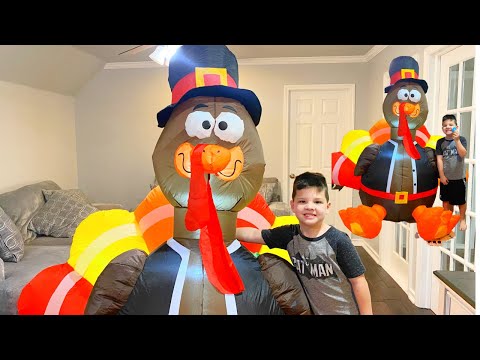 GiANT THANKSGIVING TURKEY Game with CALEB and MOMMY! Pretend Play SCAVENGER Hunt for KIDS!