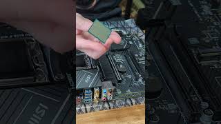 How to Install a Ryzen 7000 Series CPU into AM5 Socket #shorts