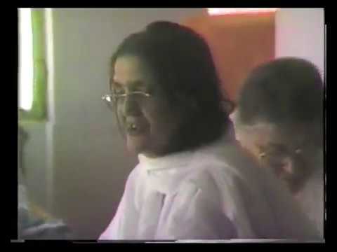 Sri Ma Anandamayi talks in private in 1981 to Lokumal Chellaram and his wife.