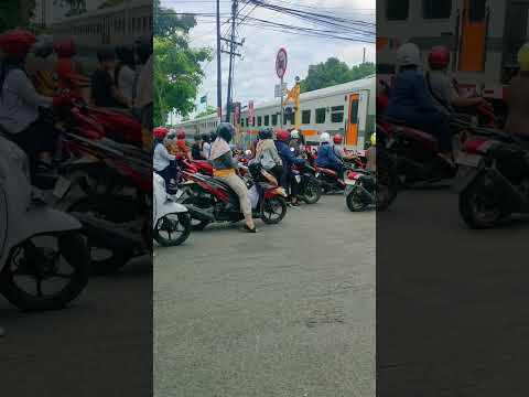 #shortvideo #keretaindonesia #shortsvideo #train #trains #shortsfeed #shorts #short #kai  #railfans