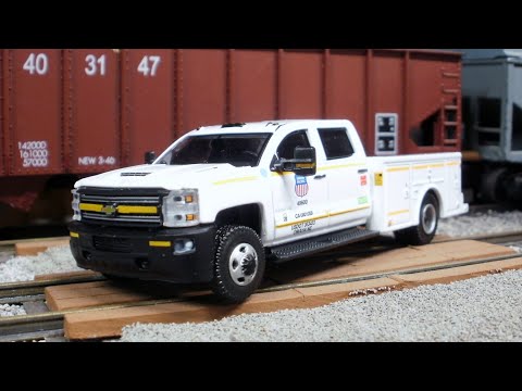 Greenlight 1:64 2018 Chevrolet Silverado 3500 - Union Pacific Railroad Maintenance No. 46110-C