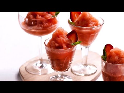 The ultimate summer cocktail: frozen Pimms slushie!