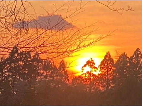 佐渡の夕日。佐渡、連日は晴れ☀️燃えるような夕焼け、きれい😍そろそろ春🌱ですね。