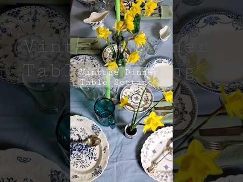 Vintage dinner table setting #vintagetablescapeideas #vintagetabledecor #tablesettingideas #dinner