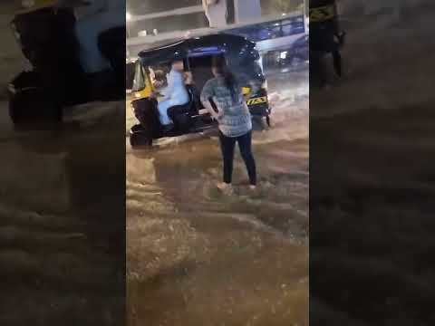 Mumbai barish 🤣🤣 #trending #viral #mumbai #food #subscribe #youtube #shorts #bihar #ytshorts #funny