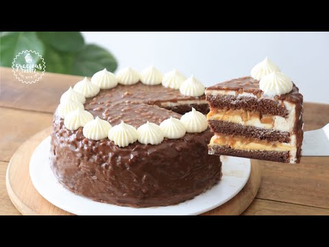 This cake of caramel and chocolate combo that will melt in your mouth | Amazing Soft Snickers Cake