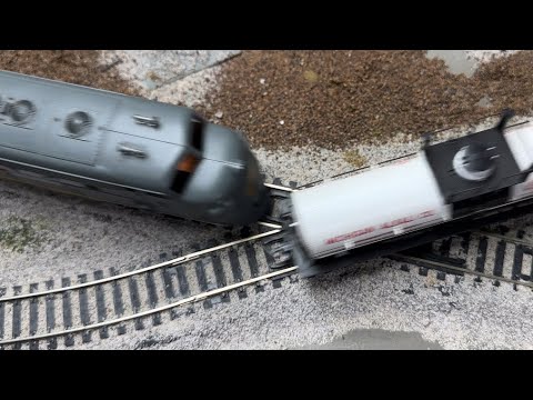 Mobius Train Loops on itself - HO Scale Toy Freight Train