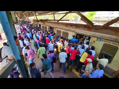 Peak hour rush in central line #mumbailocal #centralline #AClocal #Dombivali #kalyan