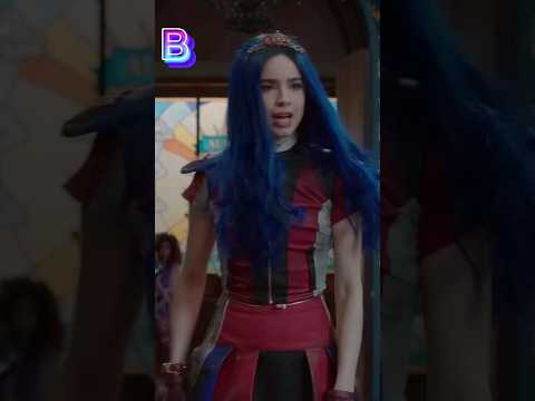 Choosing The Best Outfit Evie 💙 - Write Your Answer In The Comments 👇👇👇 #descendants3 #sofiacarson