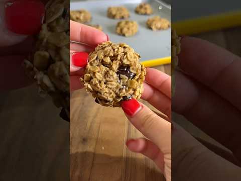 5 ingredient banana oat cookies!