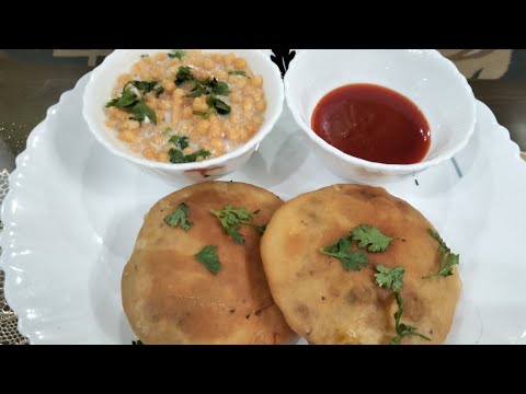 Rajasthani pyaaz ki kachori... Ek baar khayenge to baar baar banayenge.....