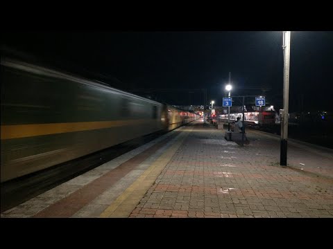 09076- Kathgodam Mumbai Central Special Fare Express With WAG 9 Engine At Night