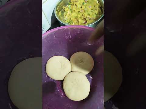 Atta snacks small aloo Paratha #anima #alooparatha #cooking #mouthwatering