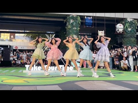 ITZY Sneakers in Public but with princess dress [Wuhan China]