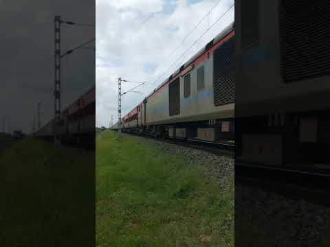 19045-Tapti Ganga Express With Brand New LHB Rake Cross Malgadi At Full Speed. #shorts