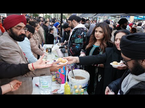 Free Punjabi Sikh Food: Pani Puri | Chole Bhature | Pakoras & MORE!!! Nagar Kirtan Southall London