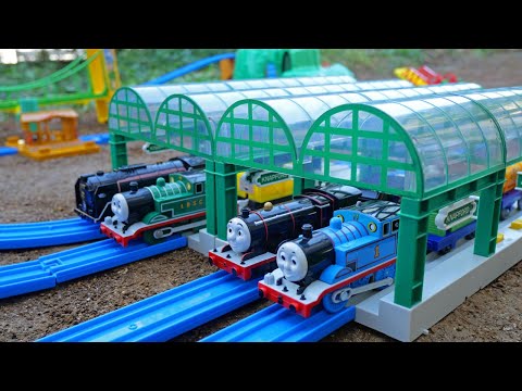 Thomas the Tank Engine & Big Knapford Station ☆ Old Thomas was green! ?