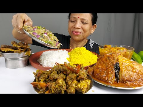 FOOD CRAB , SHRIMP , FISH BELLY EATING WITH FRIED RICE AND BASMATI RICE