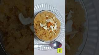 The secret to mouth_watering suji ka halwa 😋 #shortsyoutube #shorts#sujihalwarecipe #sujikahalwa