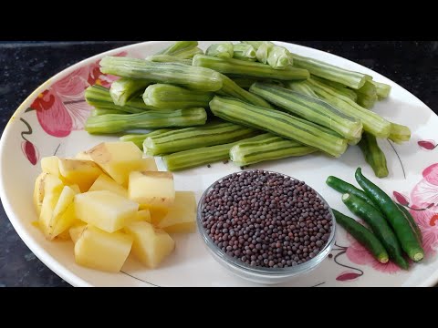 সজনে ডাটার ছেঁচকি।Sojne datar recipe/bengali style Sojne data.