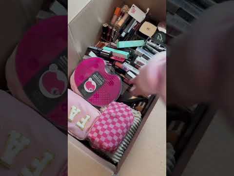 Pack my beauty room with me!