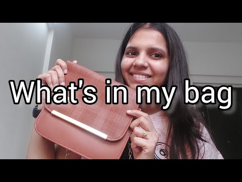 travel krte tym mai kuch important things apne purse me rakhti hu #vlog #blogger #important #loves