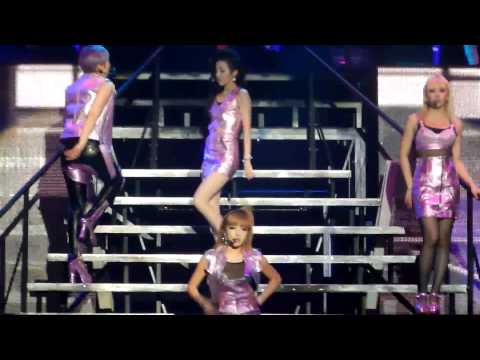 [Fancam] 2NE1 - In The Club (New Evolution Global Tour Singapore 2012)