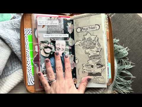 December flipthrough: Hobonichi a6 techo and Hobonichi weeks mega