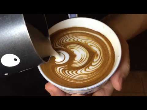 Latte art wing tulip