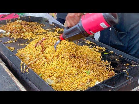 japanese street food - yakisoba 焼きそば