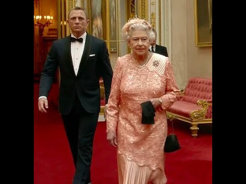 La reina Isabel, hizo un comercial con James Bond