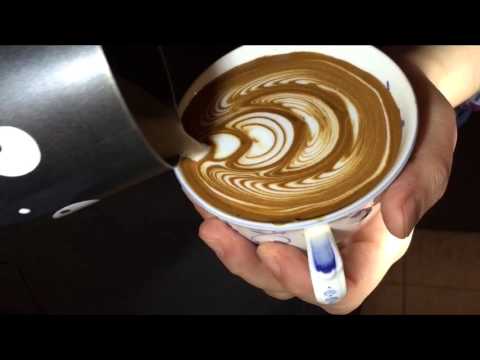 Latte art wing tulip