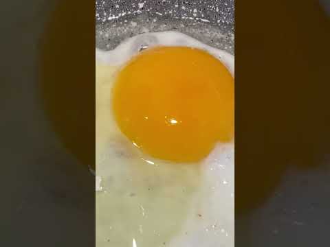 Cooking egg #asmrsounds #cookingegg #egg #satisfying #viral #trend #shorts