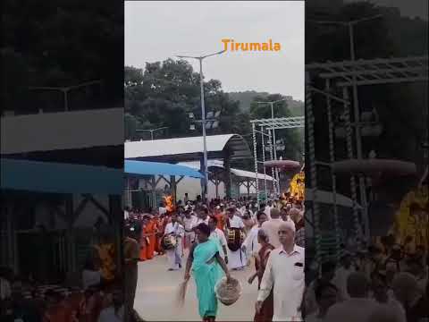 Tirupathi Tirumala Urchvam in “Madaveedhi”. Govinda Namalu.