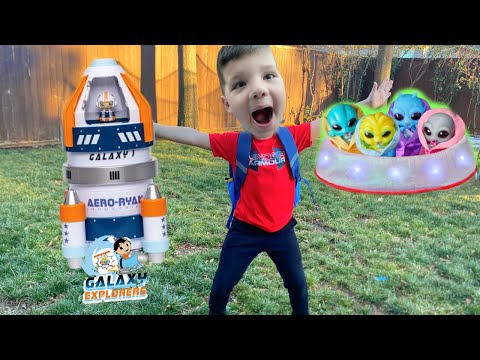 BACKYARD SCAVENGER HUNT! CALEB and MOM Look For BABY ALIENS and RYANS WORLD SURPRISE TOYS!