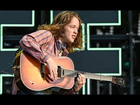 Billy Strings rips Larry Sparks' "Takin' a Slow Train" 7/31/24 Worcester, MA