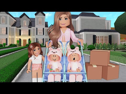 MOVING INTO OUR NEW HOUSE on Bloxburg | Family Bloxburg